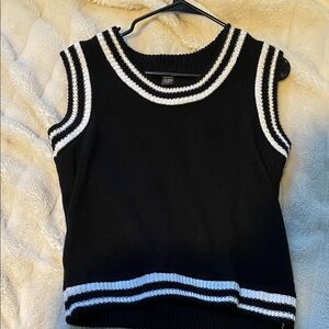 Black and White Sleeveless Knit vest